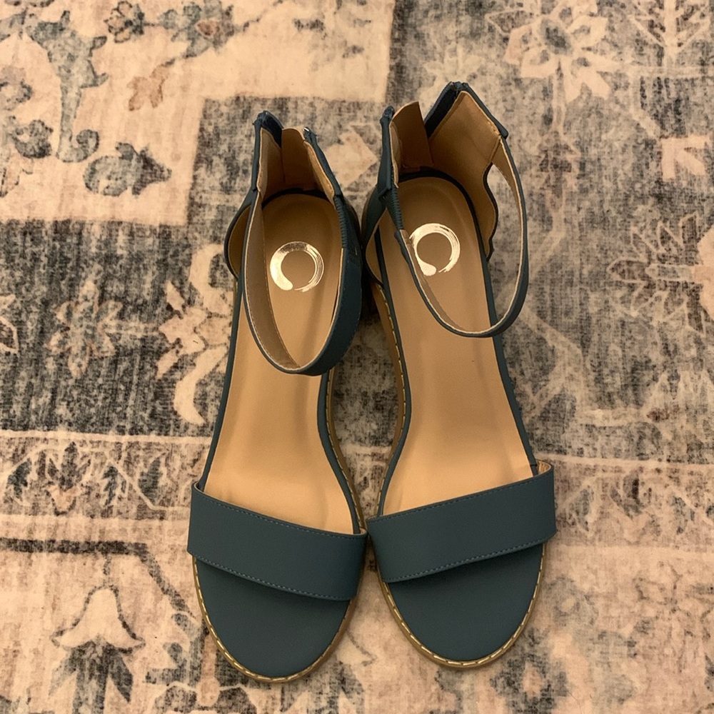 Journey + Crew Blue Heels, new in box with shoe covers